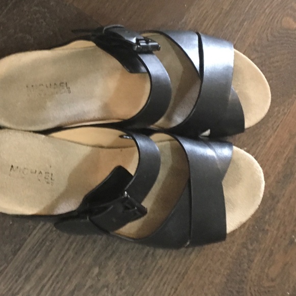 Michael by Michael Kors Sawyer slides size 5 - Picture 4 of 5